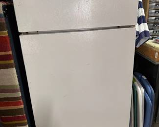 White TopFreezer Refrigerator