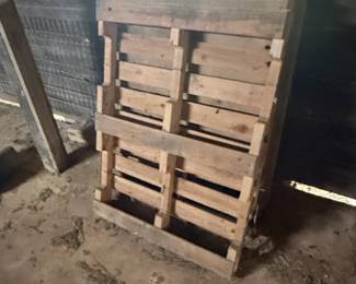 Standard Wooden Shipping Pallets