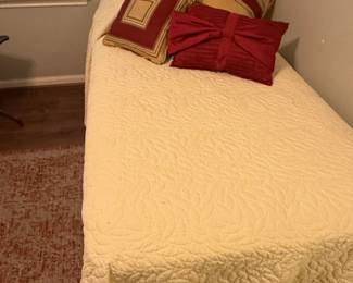 Twin Size Daybed with Quilted Bedspread