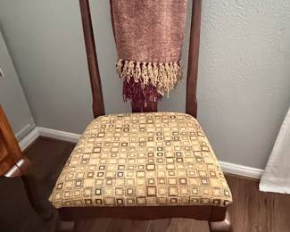 Queen Anne Style Dining Chair