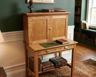 ANTIQUE GOLDEN OAK PLANTATION / CLERK'S DESK