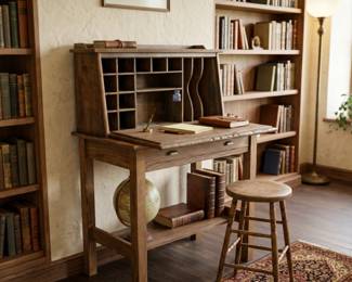 19c AMERICAN PINE PLANTATION / CLERK'S DESK