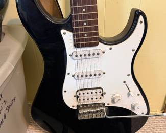 Yamaha Eterna ET112 electric guitar