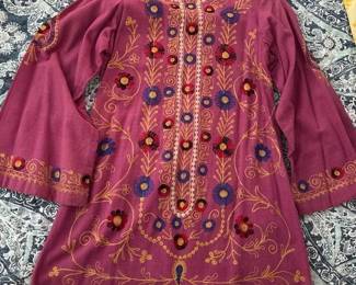 011 traditionalwomensembroideredcottont