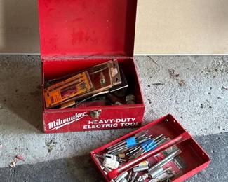 269 milwaukeeheavydutymetaltoolboxwith