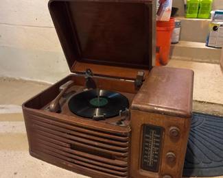 074 vintagephilcoradiophonographconsole