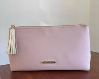 064 michaelkorspalepinkpochette