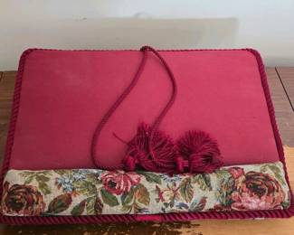 177 floraltapestrylaptray16x13burgundy