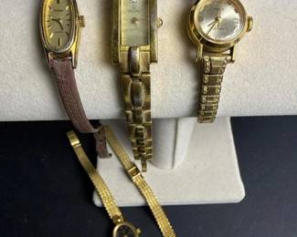275 vintagewomenspulsarbulovaquartztim