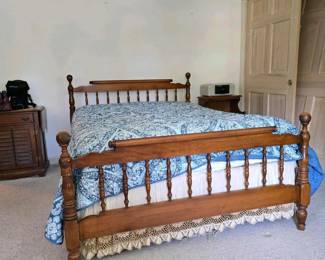 256 solidwoodspindlefullsizebedframew