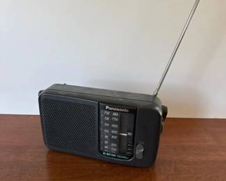 140 panasonicrf2400portableamfmradiow