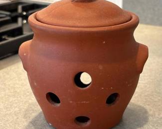 266 terracottagarlickeeperjarwithlid