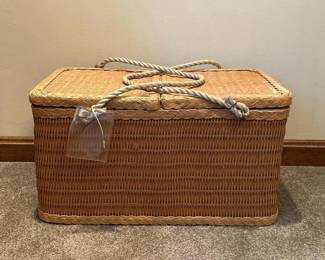 057 largewickerstoragebasketwithropeha