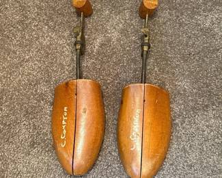 045 pairofvintagefreemanadjustablewoode