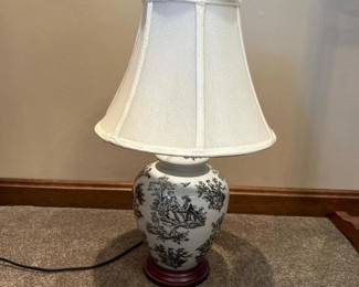 056 traditionalporcelaintablelampwithbl