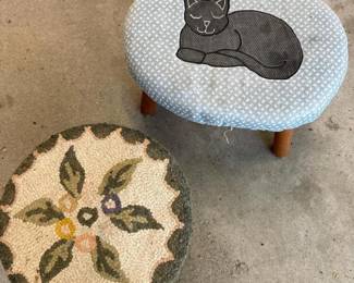 202 vintagehookedfloralfootstoolcatappl