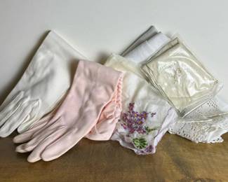 220 vintagewhitepinkgloveswithfloralem