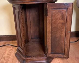 100 traditionalroundwoodenendtablecabin