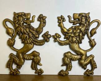 007 pairofheraldiclionrampantbrasswall