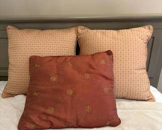 049 trioofdecorativethrowpillows