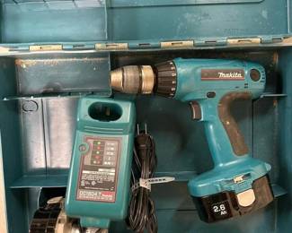 142 makita18vcordlessdrilldriversetcar