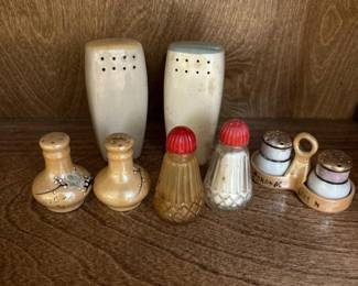 067 mixedlotofeightvintagesaltandpepp