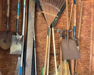 196 assortedgardentoollot