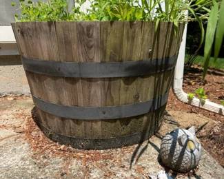 315 24woodenwhiskeybarrelplanter