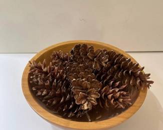 122 woodlandcollectionwoodbowlwithpinec