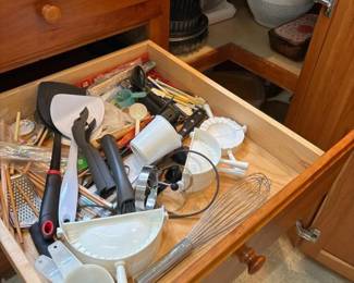 272 assortedcookwarebakewareutensilsand
