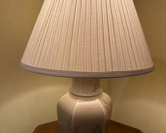 098 paintedceramictablelamp