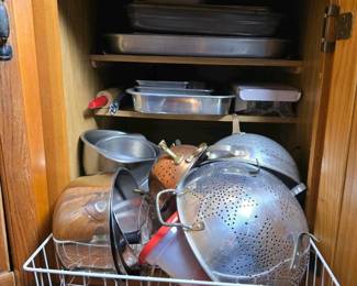 296 largemixedlotkitchenwarebakewarepan