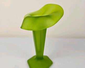 016 greensatinartglassvasewithfreeform