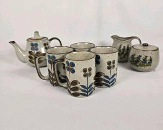 273 vintageceramicteasetwithfloraldesi