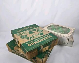 035 vintageshinybriteholidayclassicsgla