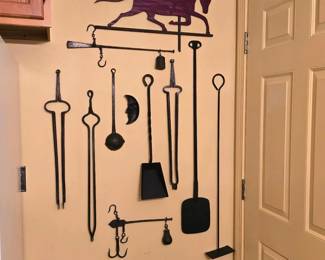 212 wroughtirontoolswithscalehorsedeco