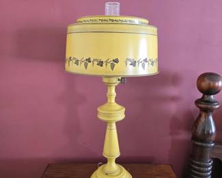 081 vintageyellowtolecolonialtablelamp
