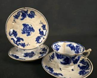 232 antiqueenglishscrollpatternbluewhit