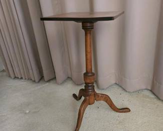 191 vintagesolidwoodsquaretoptripodsid