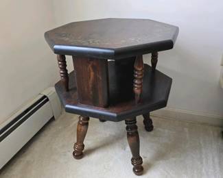 075 vintage2tierhexagonalwoodsidetable