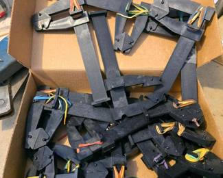 416 boxofblackplasticwindowglazingclip
