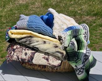 298 basketofblanketslot