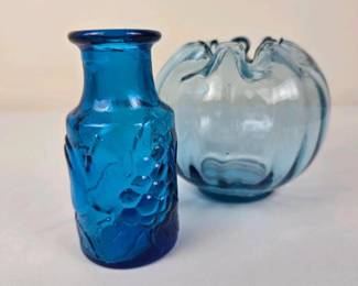 092 vintagedecorativeglasspair