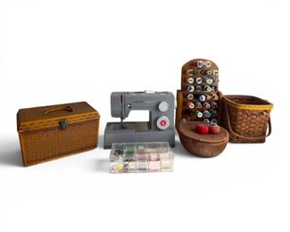 Singer Sewing Machine w Thread, Tools, Accessories