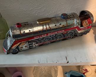 Silver Mountain 3525 Tin Toy Locomotive