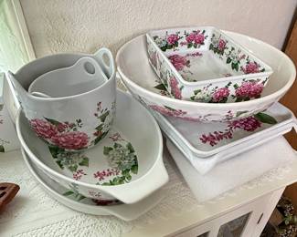 Temptations by Tara Hydrangea Ceramic Bakeware Set