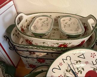 Temptations Old World Poinsettia Cardinal Bakeware Set