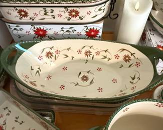 Temptations Old World Poinsettia Oval Baker