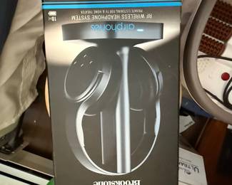 Brookstone Airphones RF Wireless Headphone System with Charging Dock