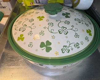 Temptations Shamrock 1.5 Quart Covered Casserole Dish